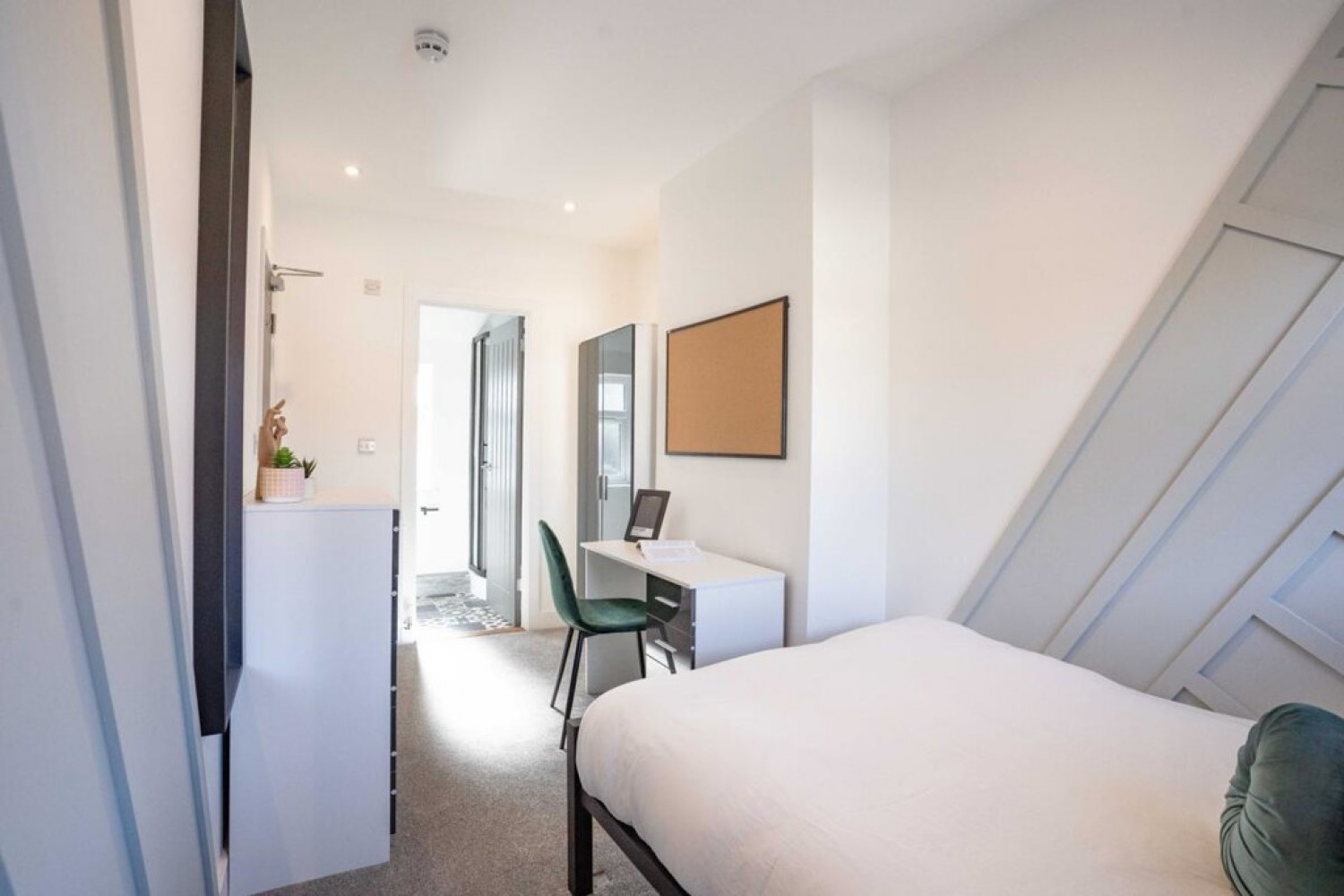 6 bedroom House of Multiple Occupation for Letting Cromwell Road, Stanmore