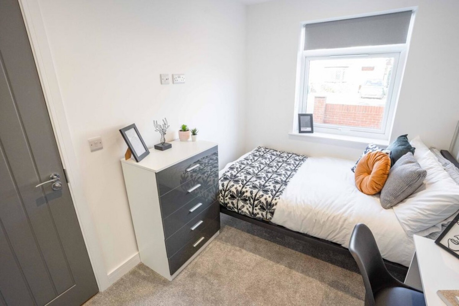 6 bedroom House of Multiple Occupation for Letting Cromwell Road, Stanmore