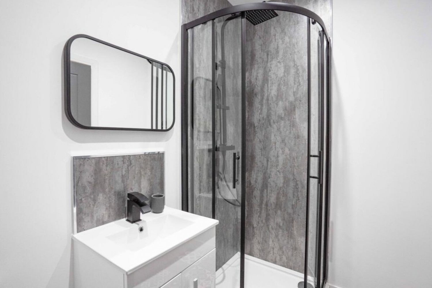 6 bedroom House of Multiple Occupation for Letting Cromwell Road, Stanmore