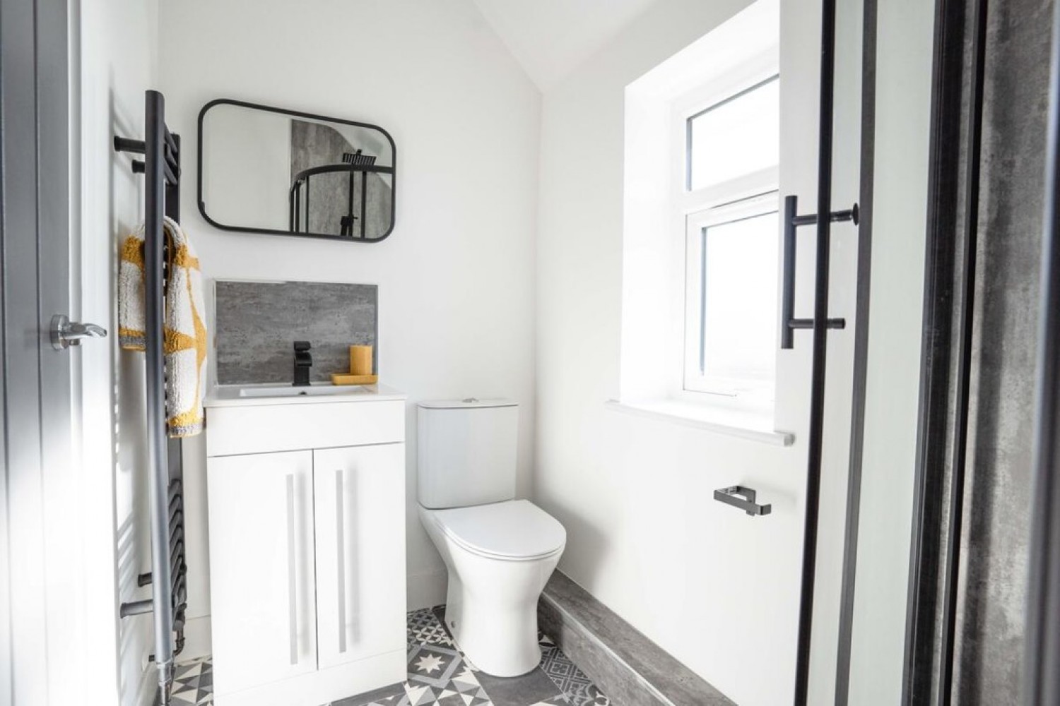 6 bedroom House of Multiple Occupation for Letting Cromwell Road, Stanmore