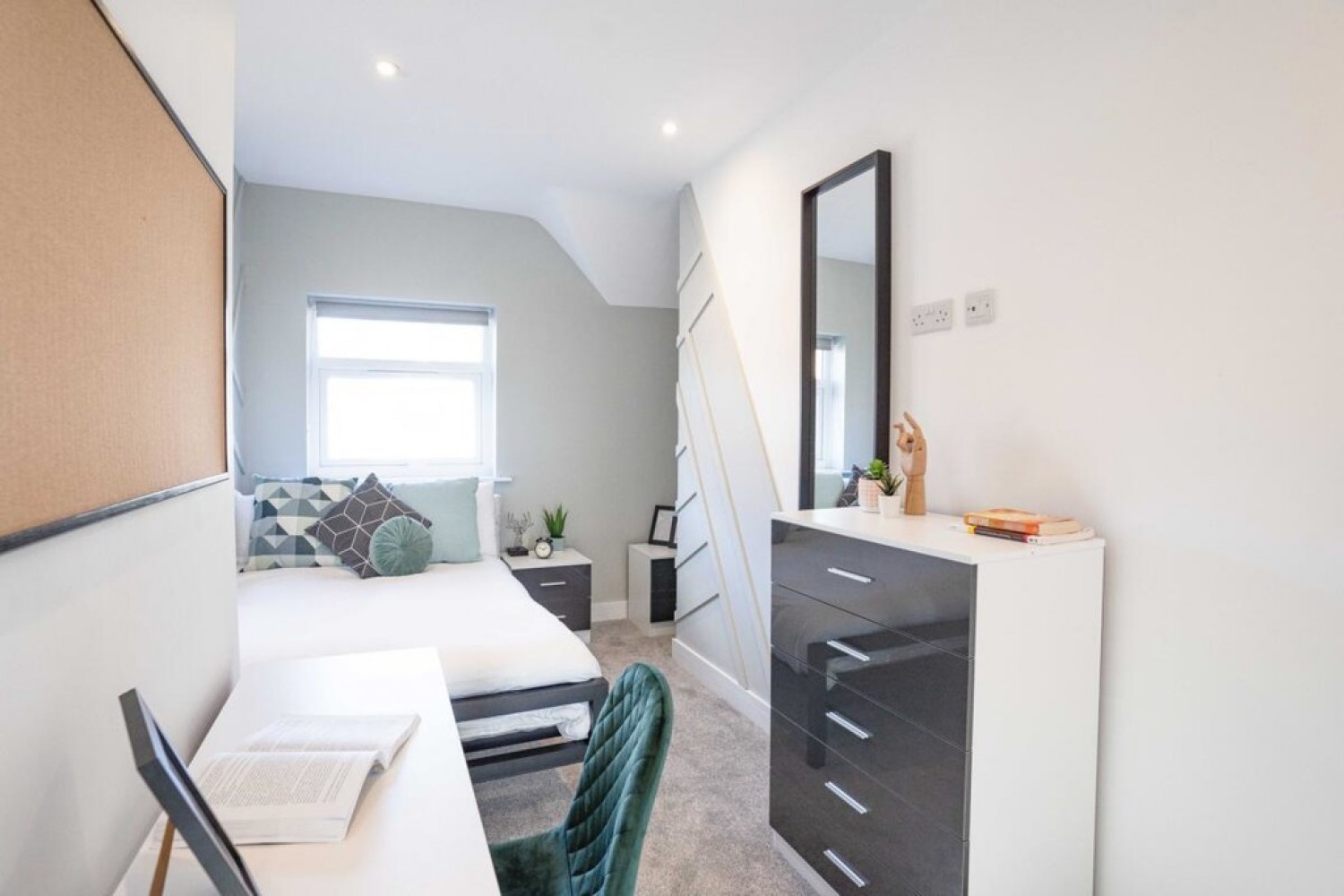 6 bedroom House of Multiple Occupation for Letting Cromwell Road, Stanmore