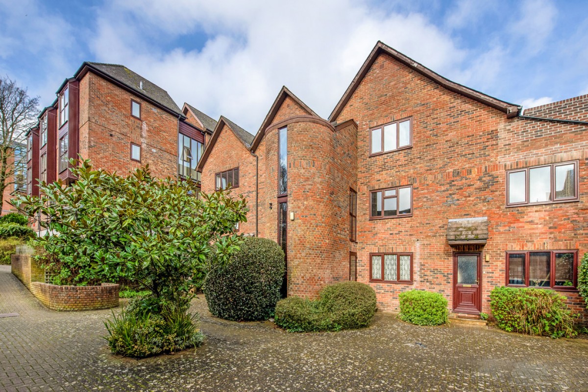 Staple Gardens, Winchester