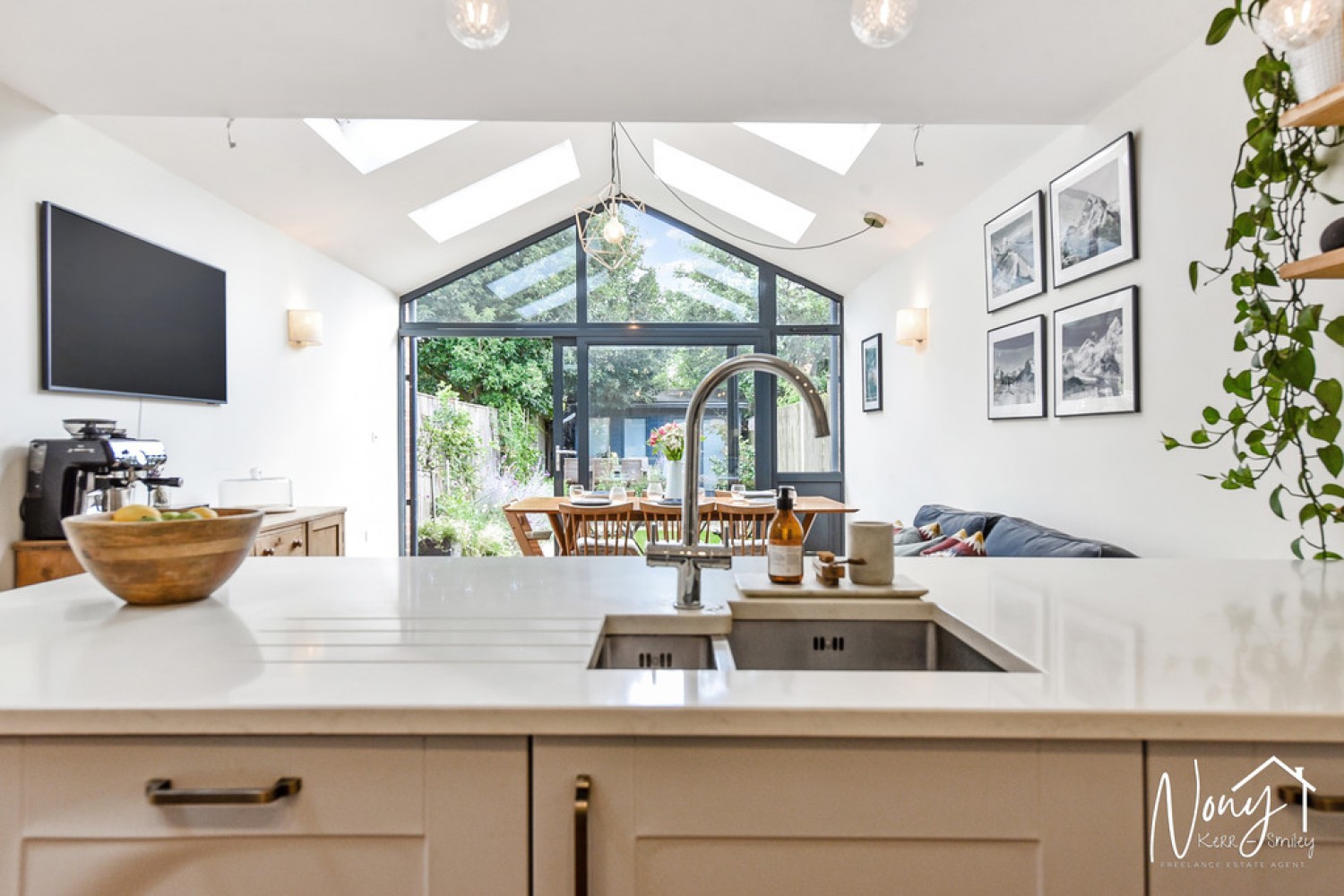 3 bedroom House for Sale Hyde Abbey Road