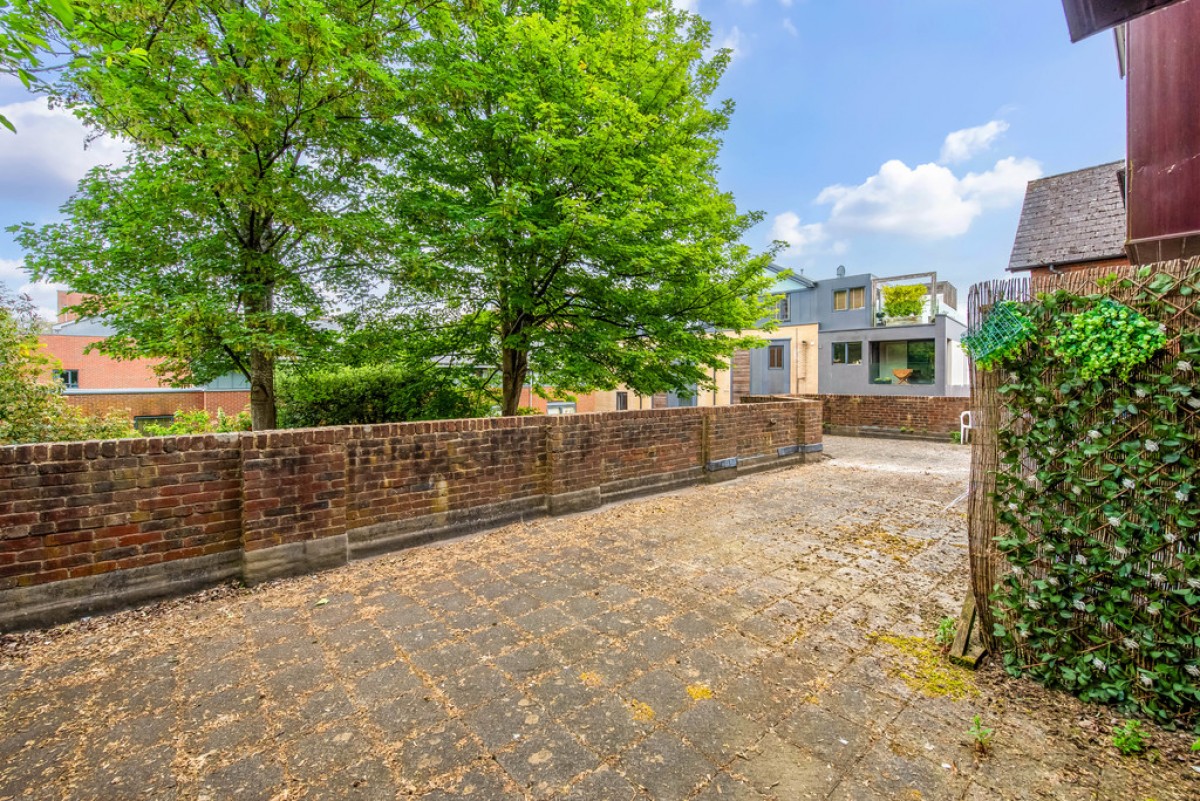 Staple Gardens, Winchester