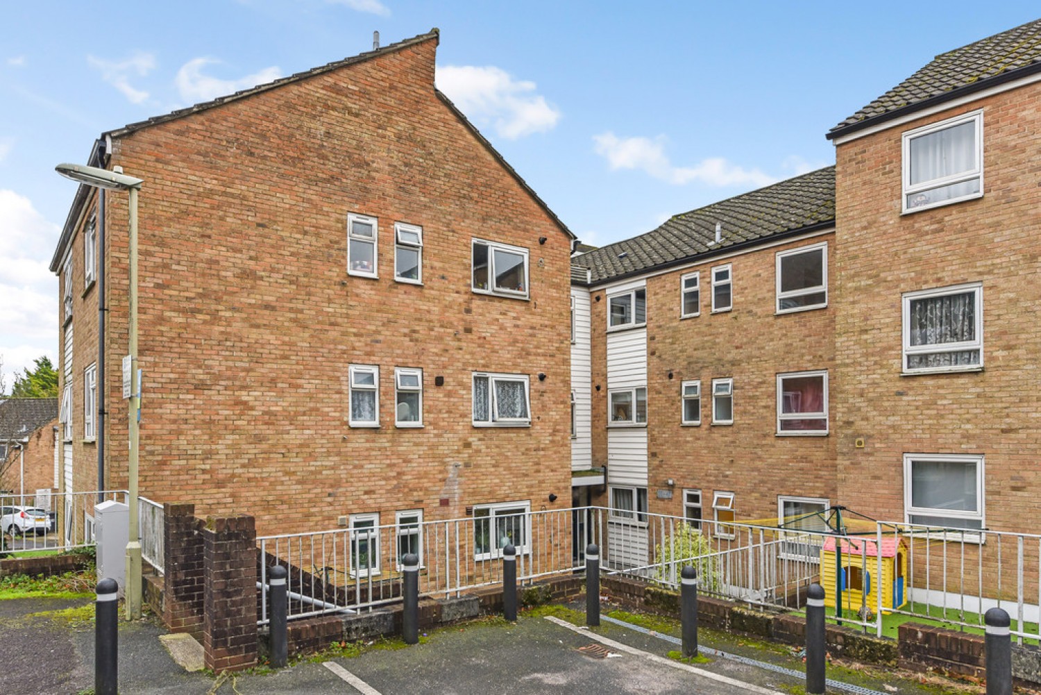 3 bedroom Flat for Sale Woolford Close