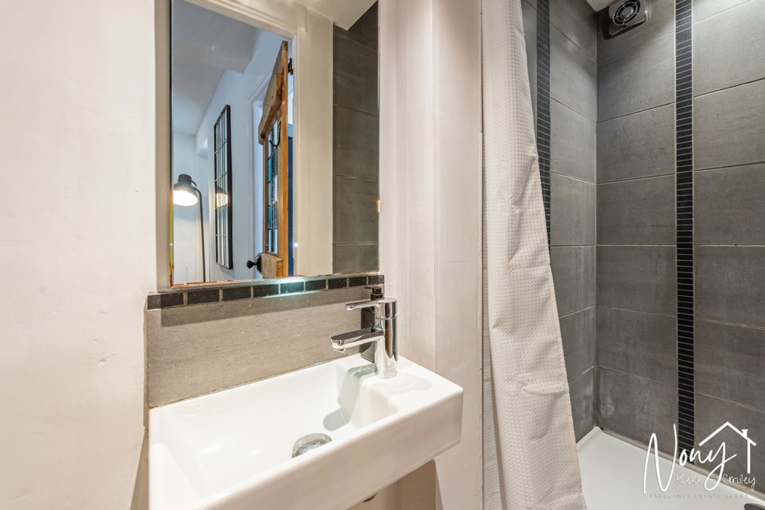 3 bedroom House for Sale Hyde Abbey Road