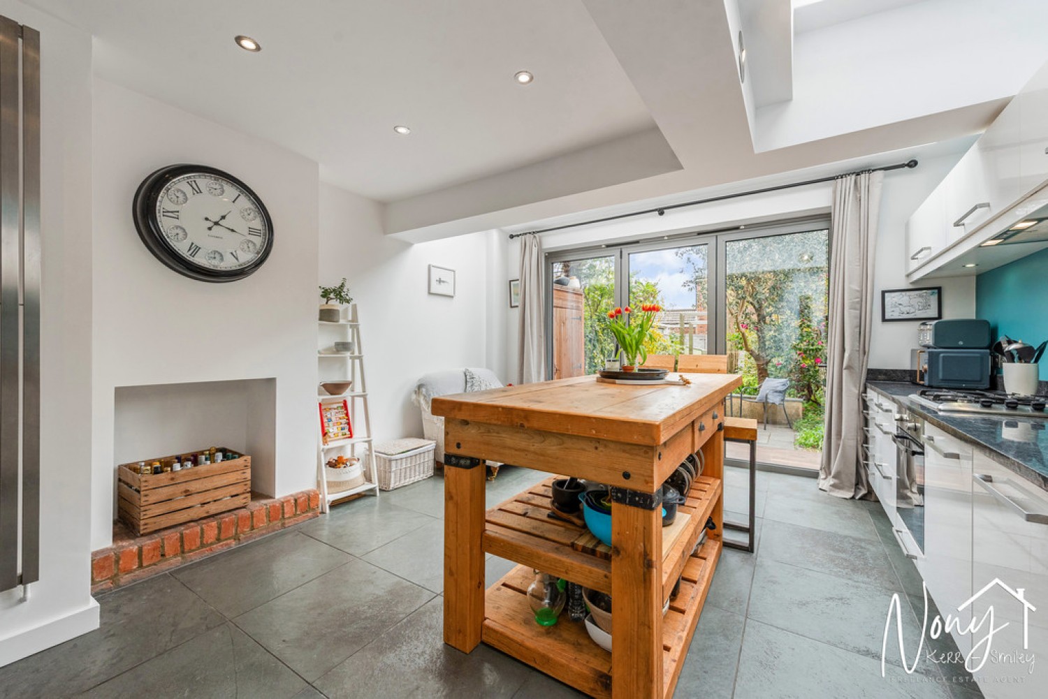 3 bedroom House for Sale Hyde Abbey Road