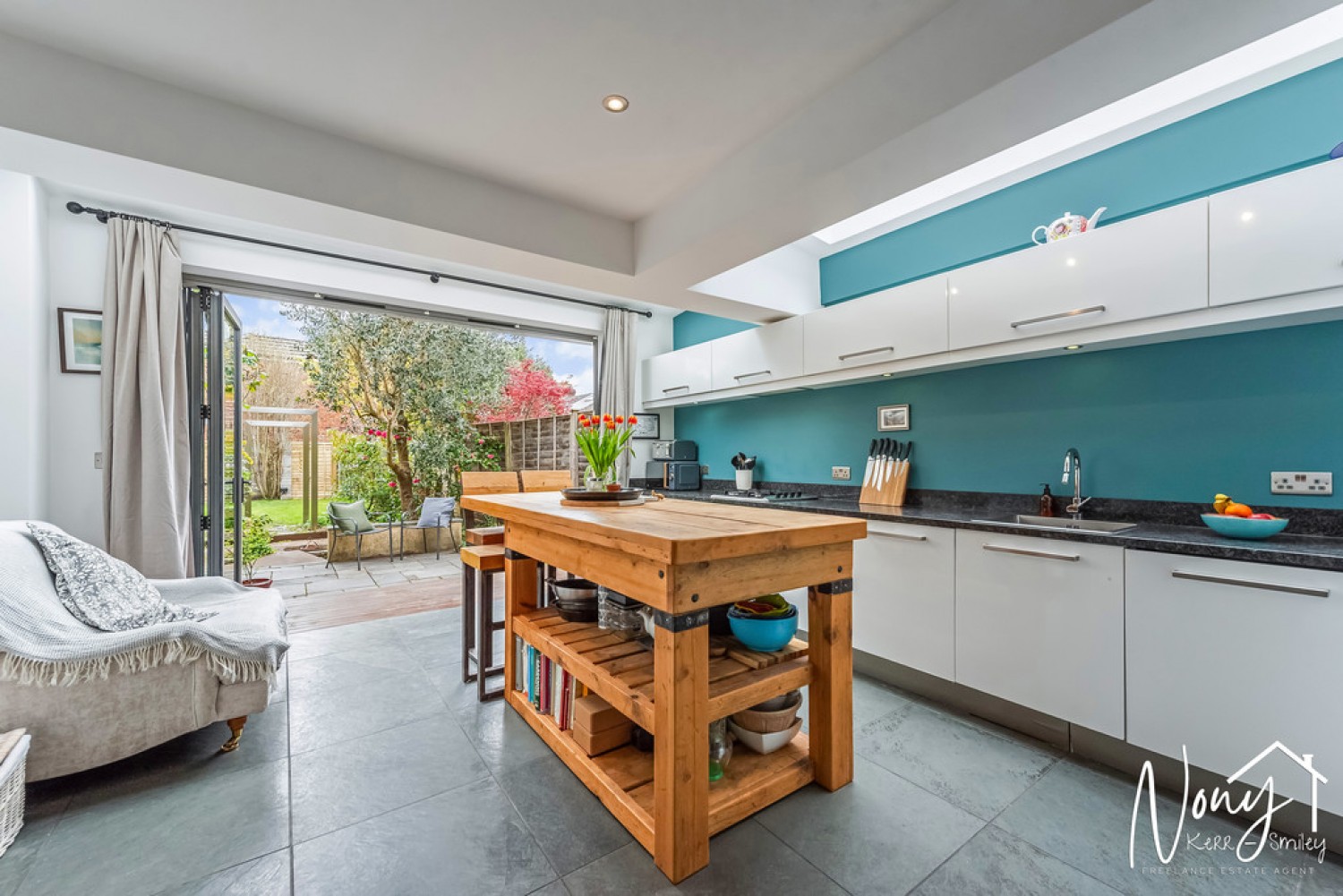3 bedroom House for Sale Hyde Abbey Road