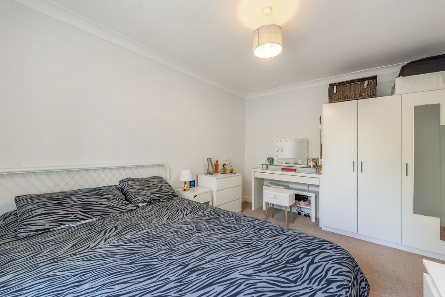 3 bedroom House for Sale Austen Close, Winchester