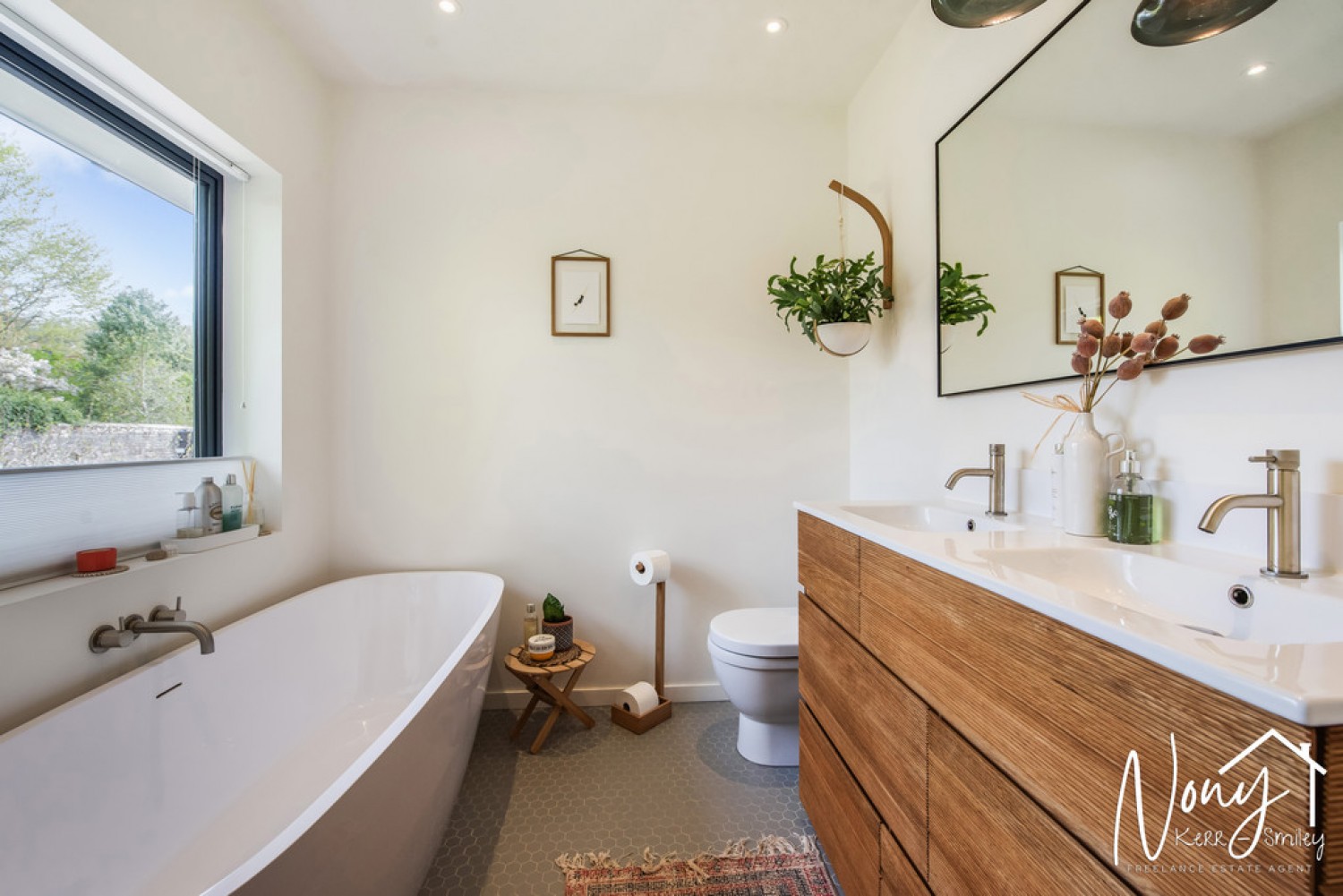 4 bedroom House for Sale Abbots Worthy, Winchester