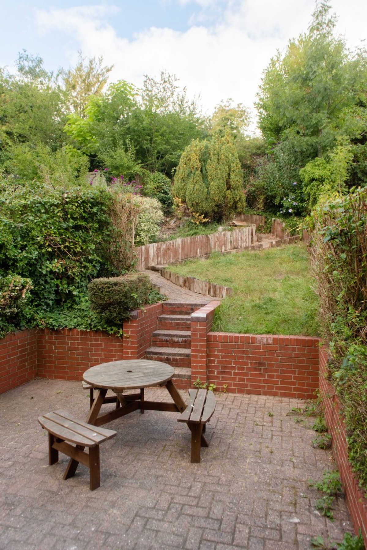 Honeysuckle Close, Badger Farm, Winchester
