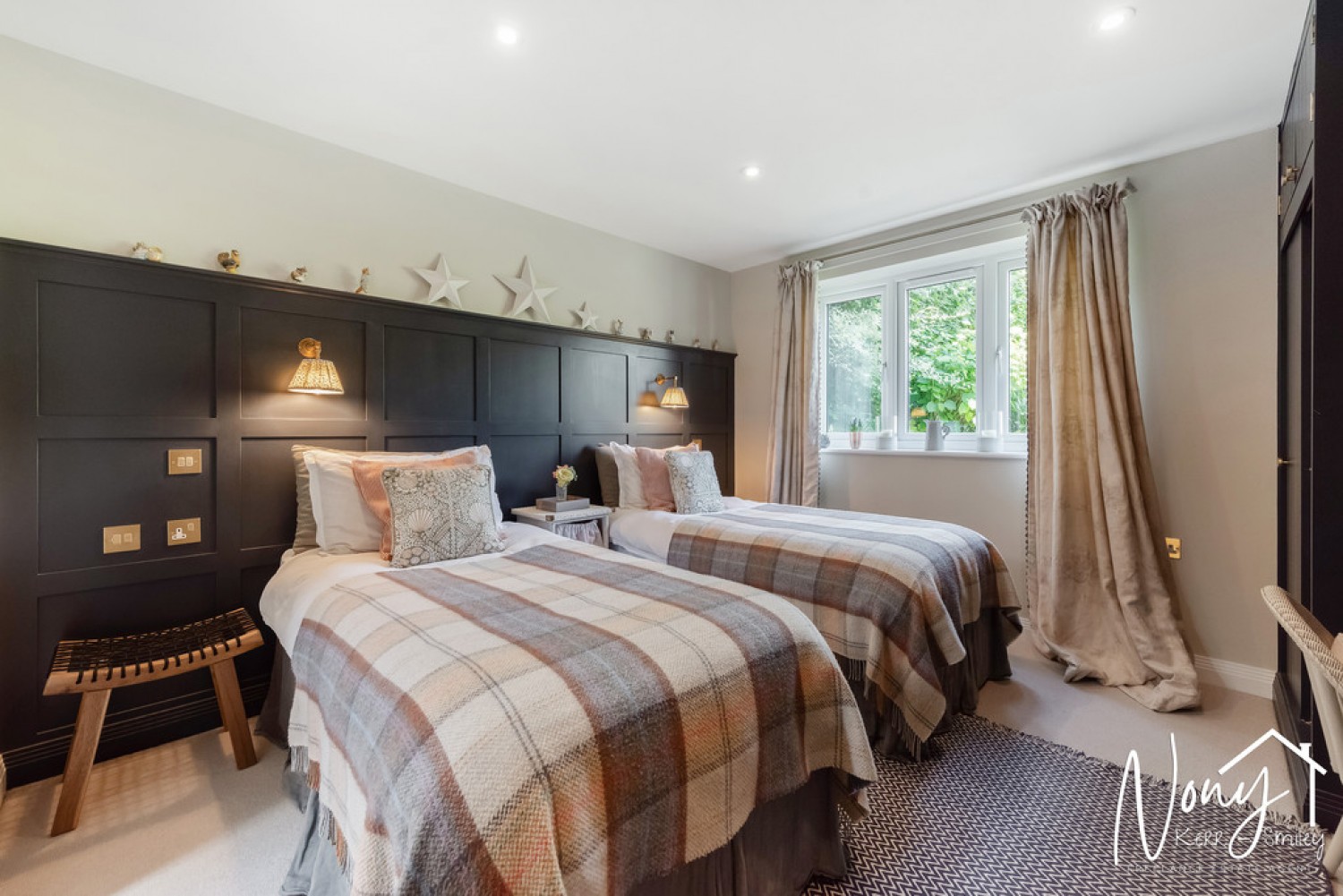 5 bedroom House for Sale Church Lane, Northington