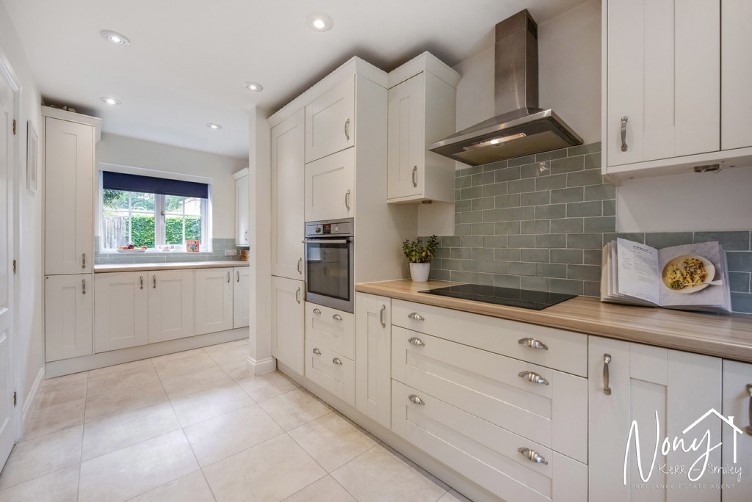 4 bedroom House for Sale Wentworth Grange, St Cross