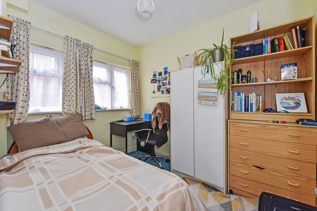 Thurmond Crescent, Winchester