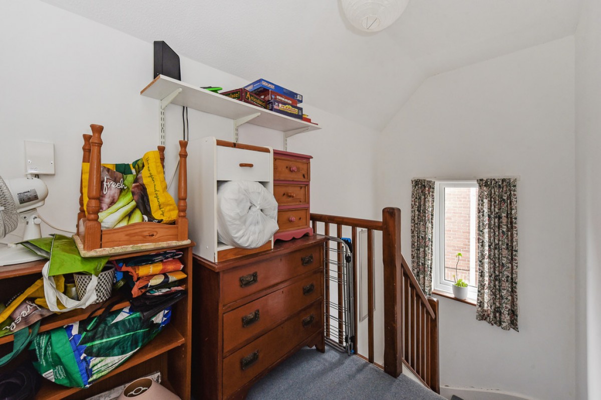 Thurmond Crescent, Winchester