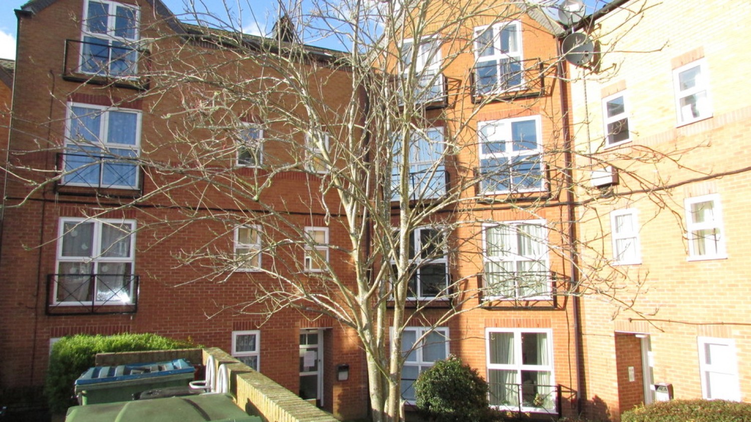 2 bedroom Flat for Letting Ashby Court