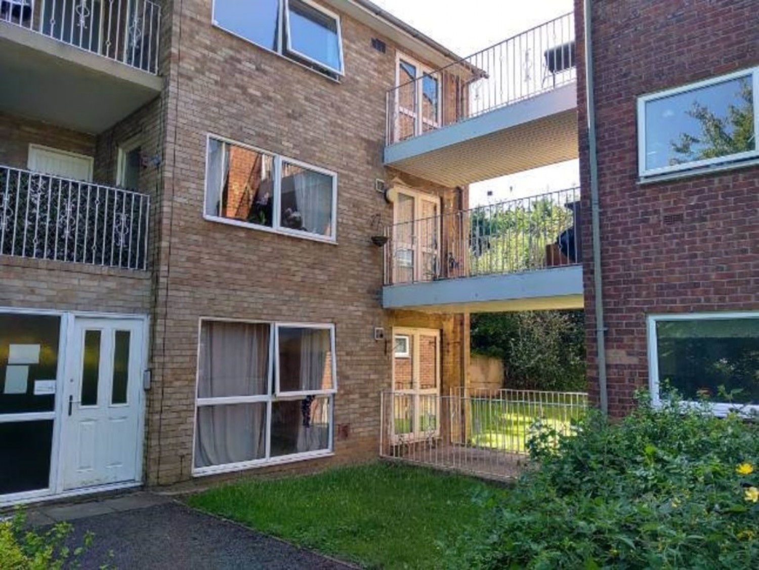 2 bedroom Flat for Letting Greenhill Court, Lodge Close