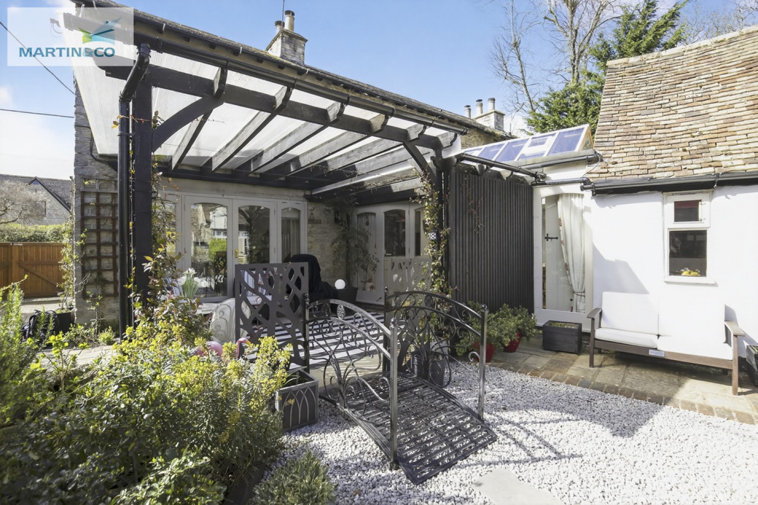 4 bedroom House for Sale Alchester Road, Chesterton, Bicester