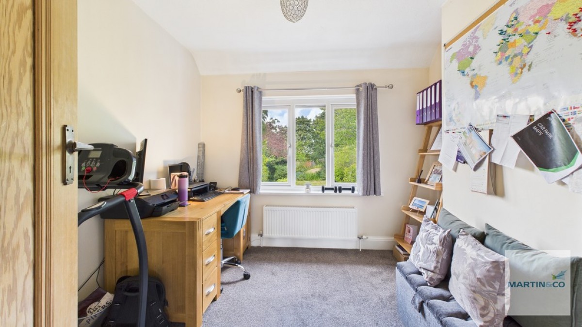 Pilkington Avenue, Sutton Coldfield, B72 1LD
