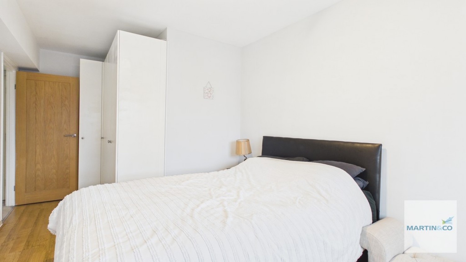 2 bedroom Flat for Sale Hobs Road, Lichfield, Staffs