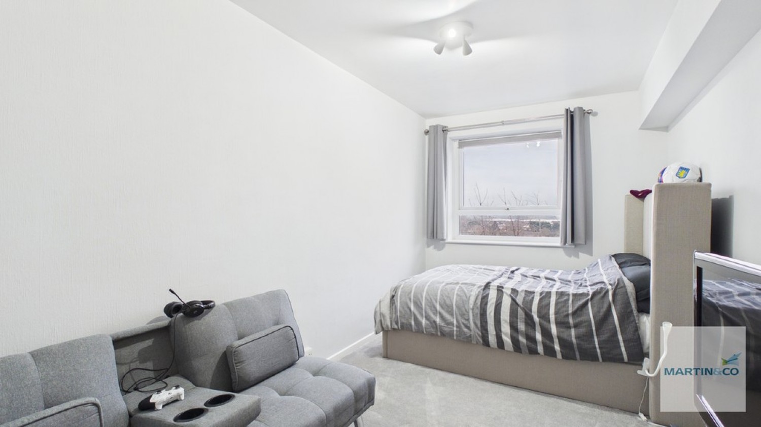 2 bedroom Flat for Sale Hobs Road, Lichfield, Staffs