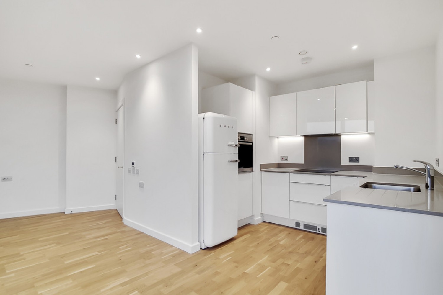 2 bedroom Flat for Letting St Marks Square Bromley South Central