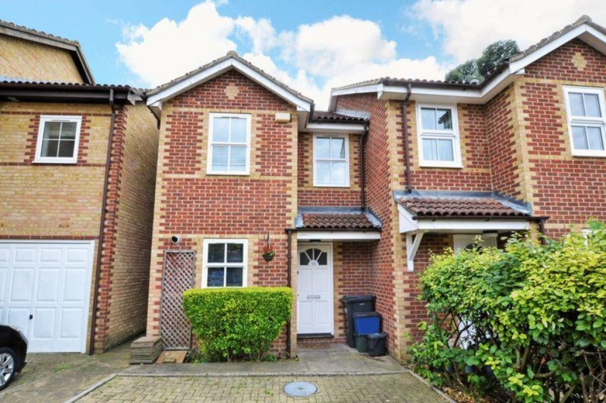 3 bedrooms House for sale in Morris Close, London Martin & Co