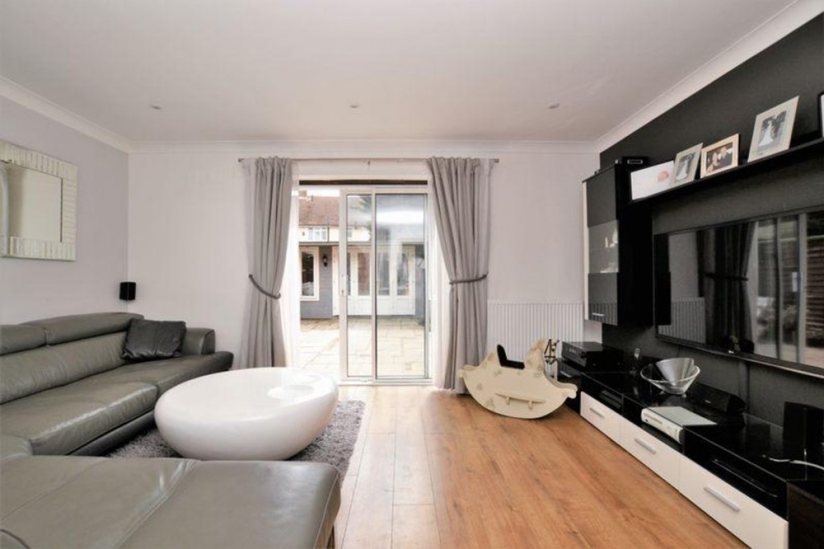 3 bedrooms House for sale in Morris Close, London Martin & Co