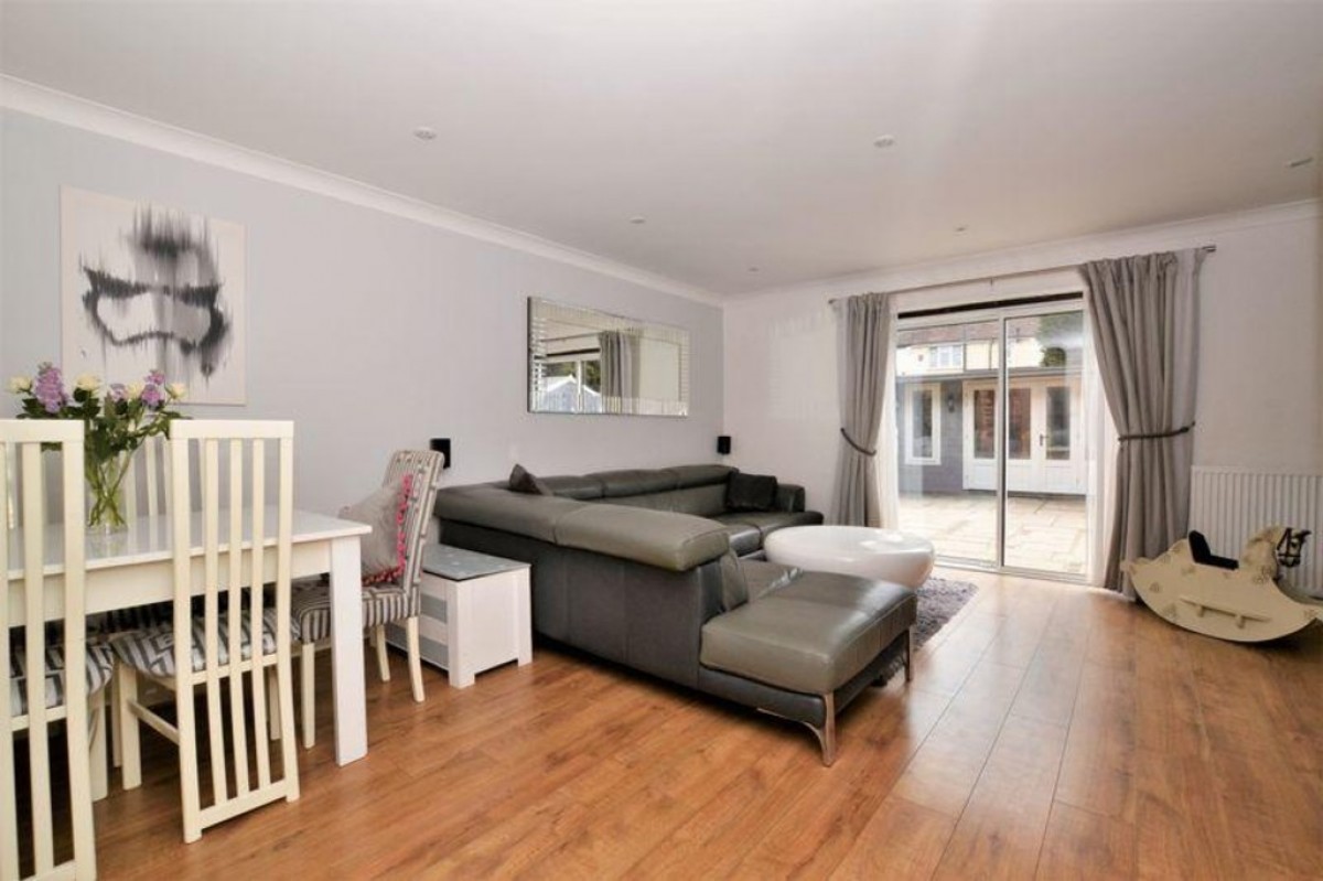 3 bedrooms House for sale in Morris Close, London Martin & Co