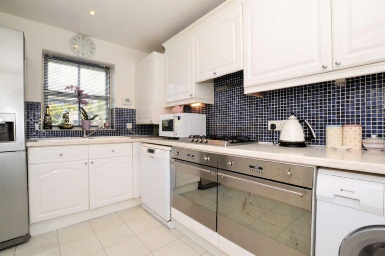 3 bedroom House for Sale Morris Close, London