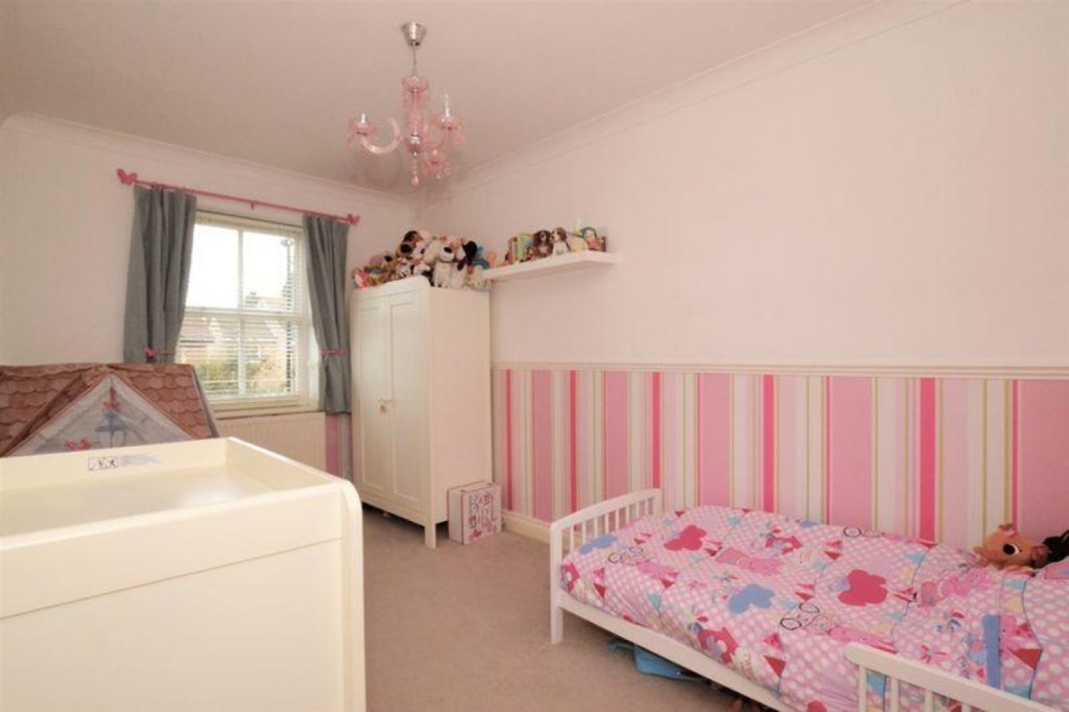 3 bedroom House for Sale Morris Close, London