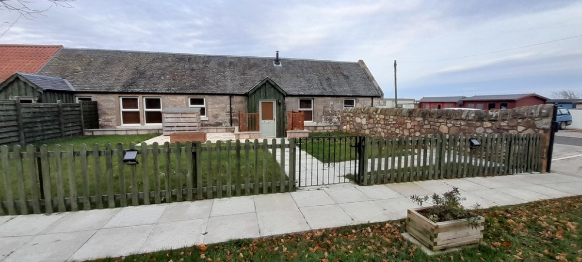 East Stable Cottage, Lathockar