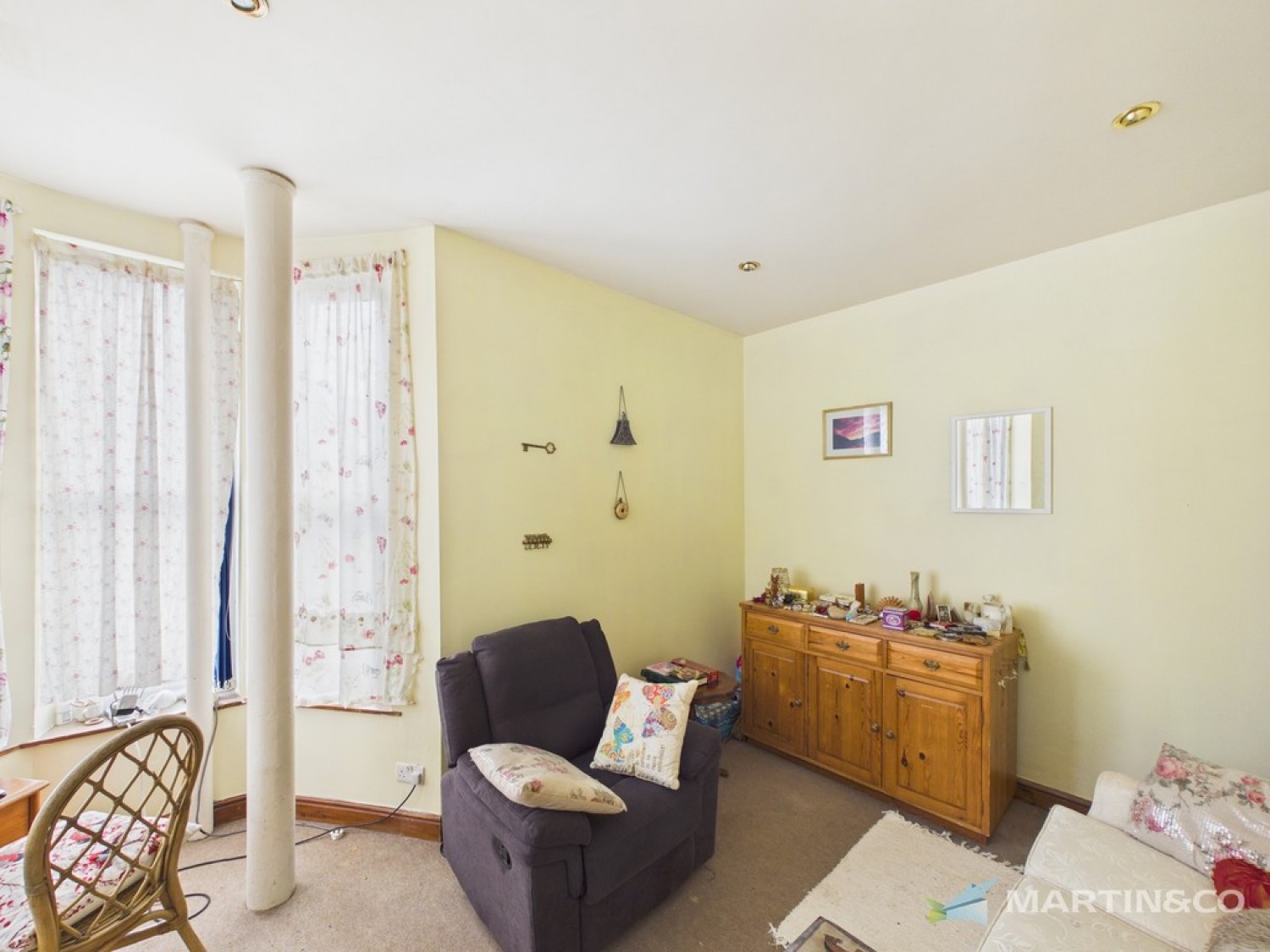 2 bedroom Flat for Sale Carshalton Road