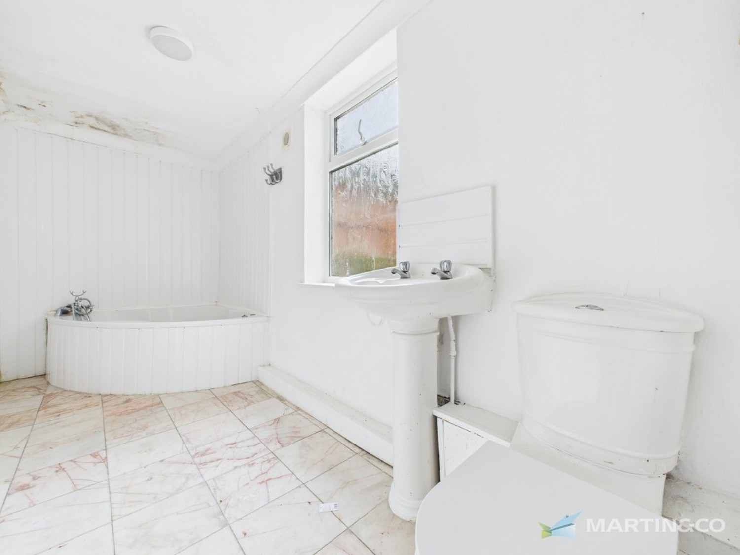 6 bedroom House in Livingstone Road, Blackpool