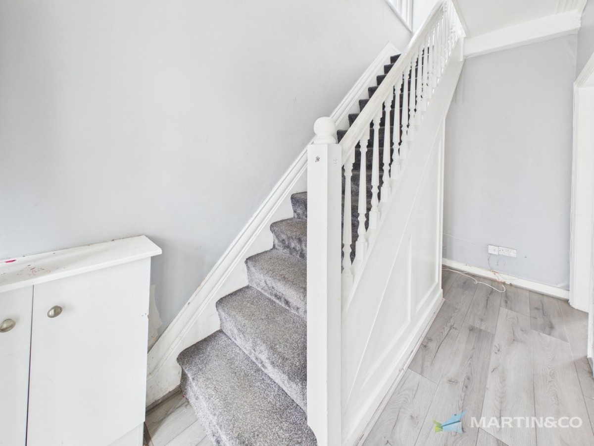 Highbury Avenue, Layton