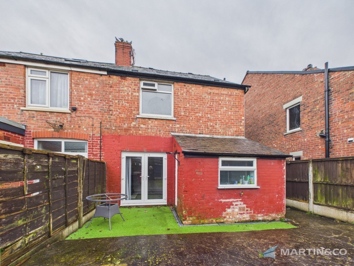 Highbury Avenue, Layton