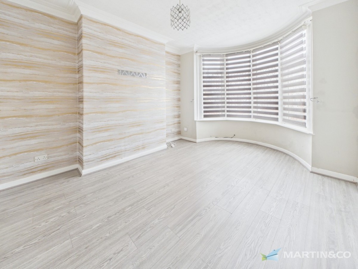 Highbury Avenue, Layton