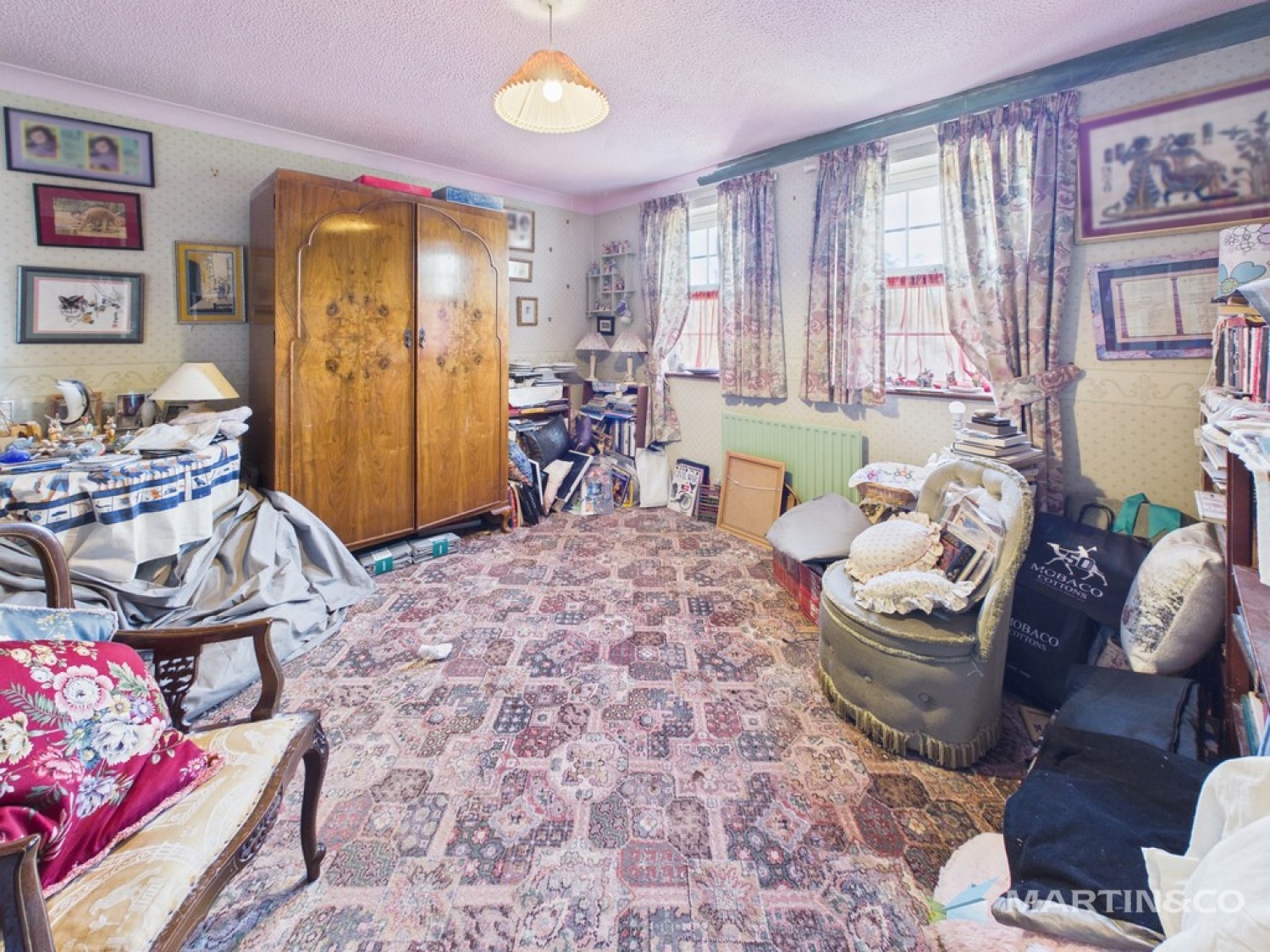 4 bedroom House for Auction Monks Gate, Cypress Point