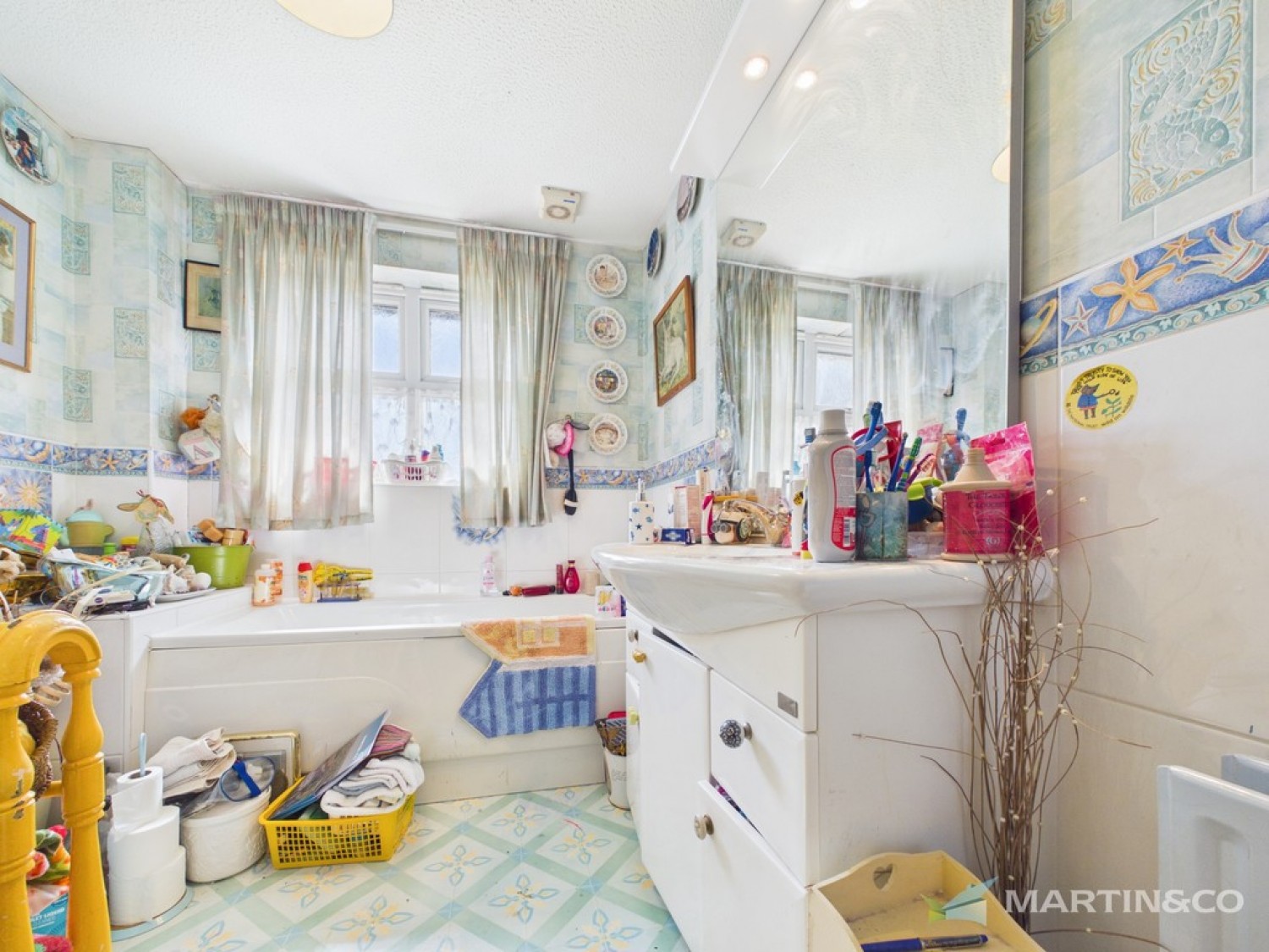 4 bedroom House for Auction Monks Gate, Cypress Point