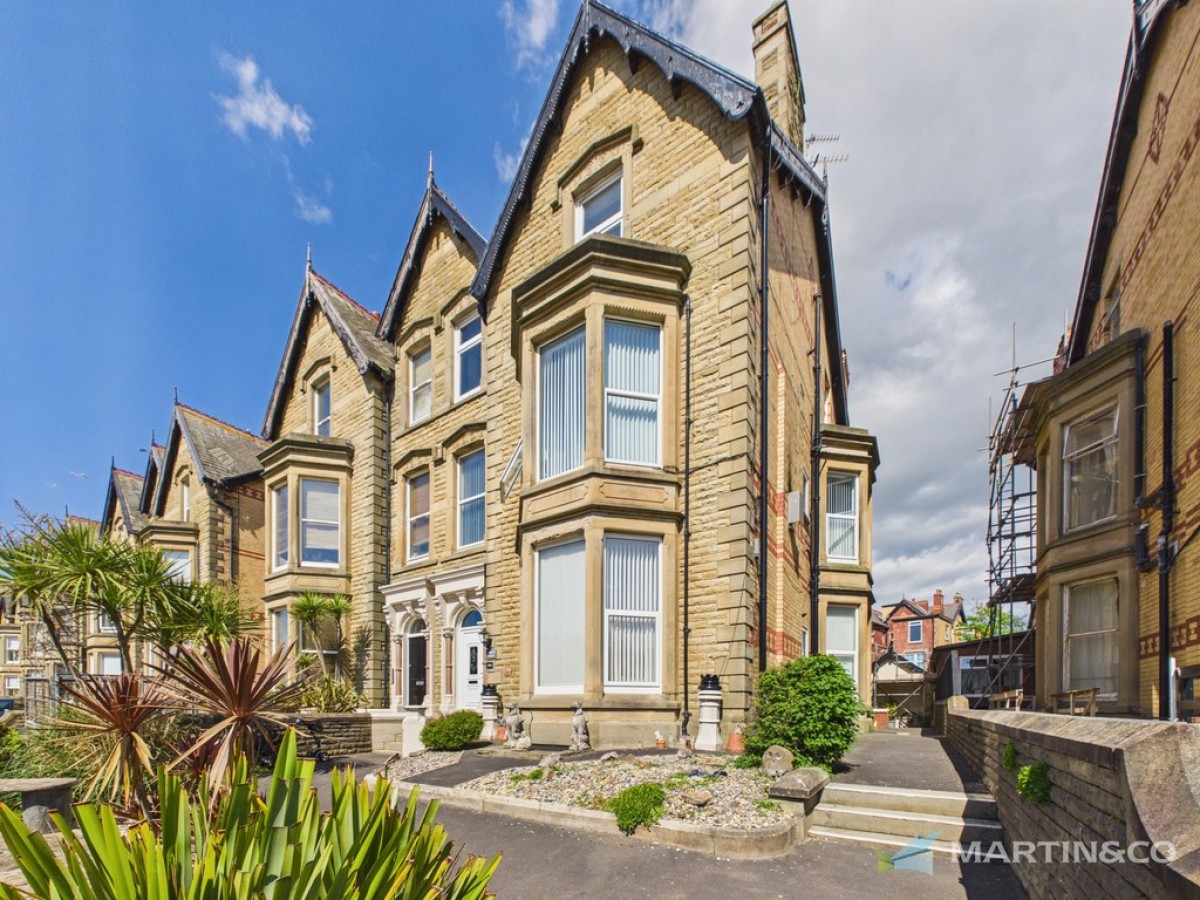 Clifton Drive North, St Annes, FY8