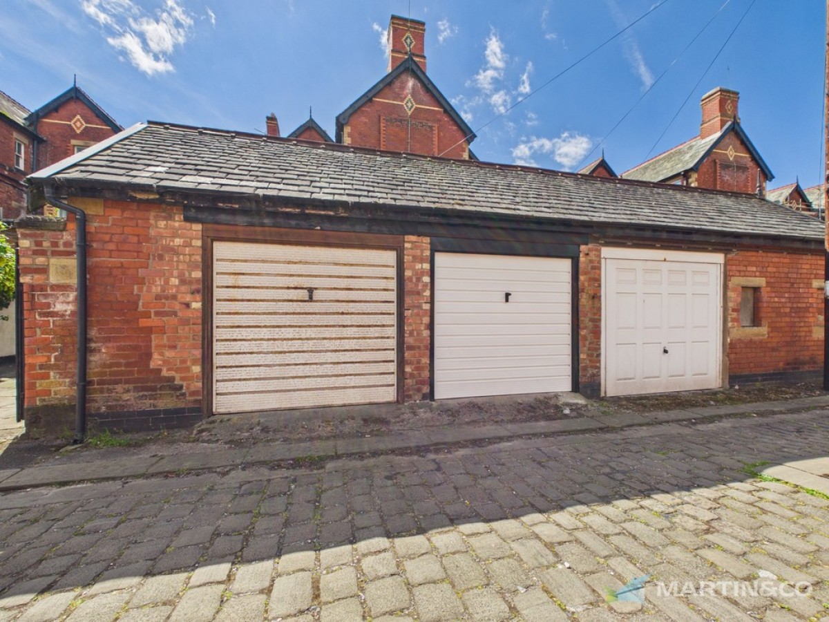 Clifton Drive North, St Annes, FY8