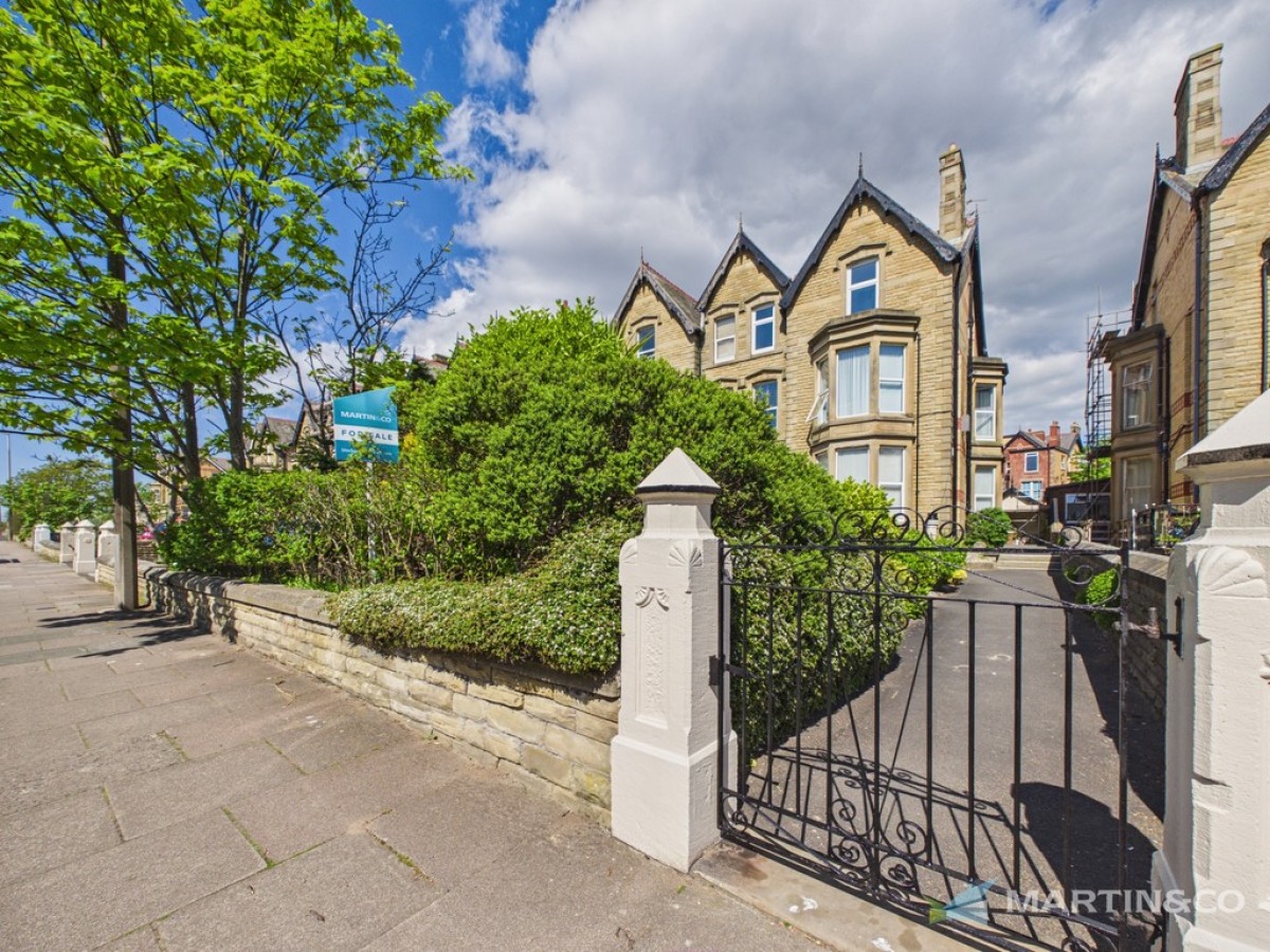 Clifton Drive North, St Annes, FY8