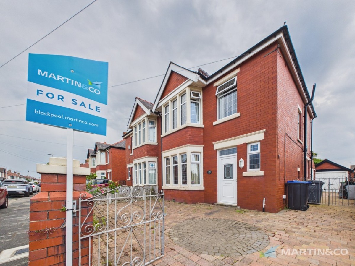 Faringdon Avenue, Blackpool, FY4