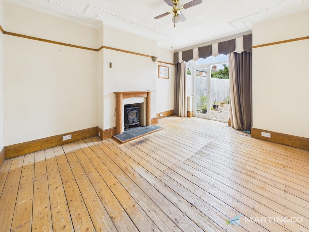 Faringdon Avenue, Blackpool, FY4