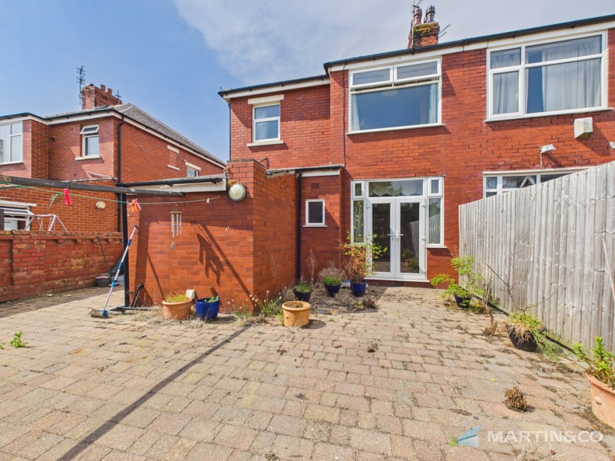 Faringdon Avenue, Blackpool, FY4