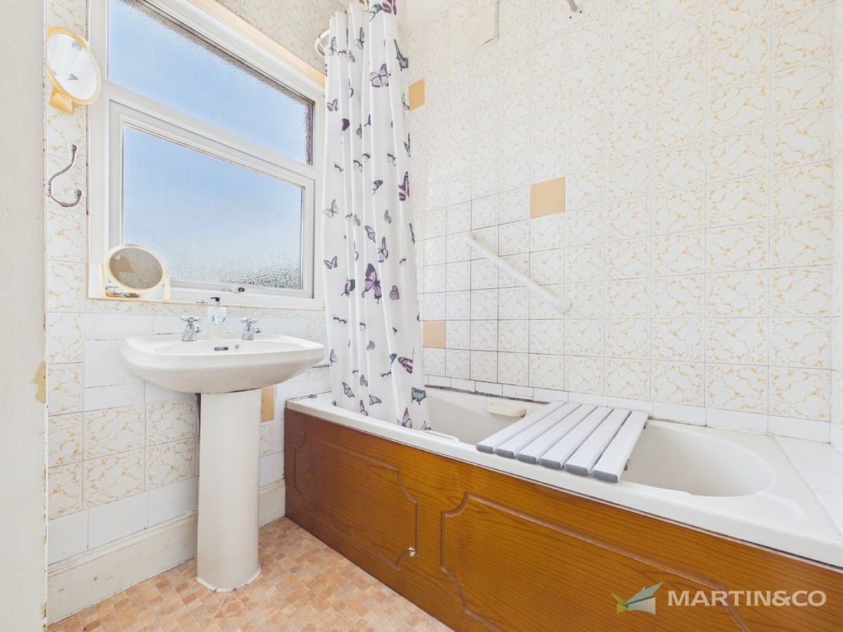 Faringdon Avenue, Blackpool, FY4