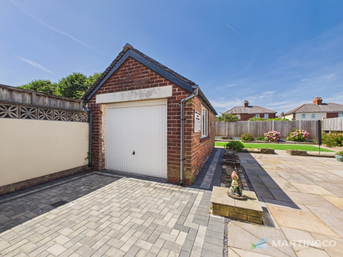 Warwick Road, St Annes, FY8