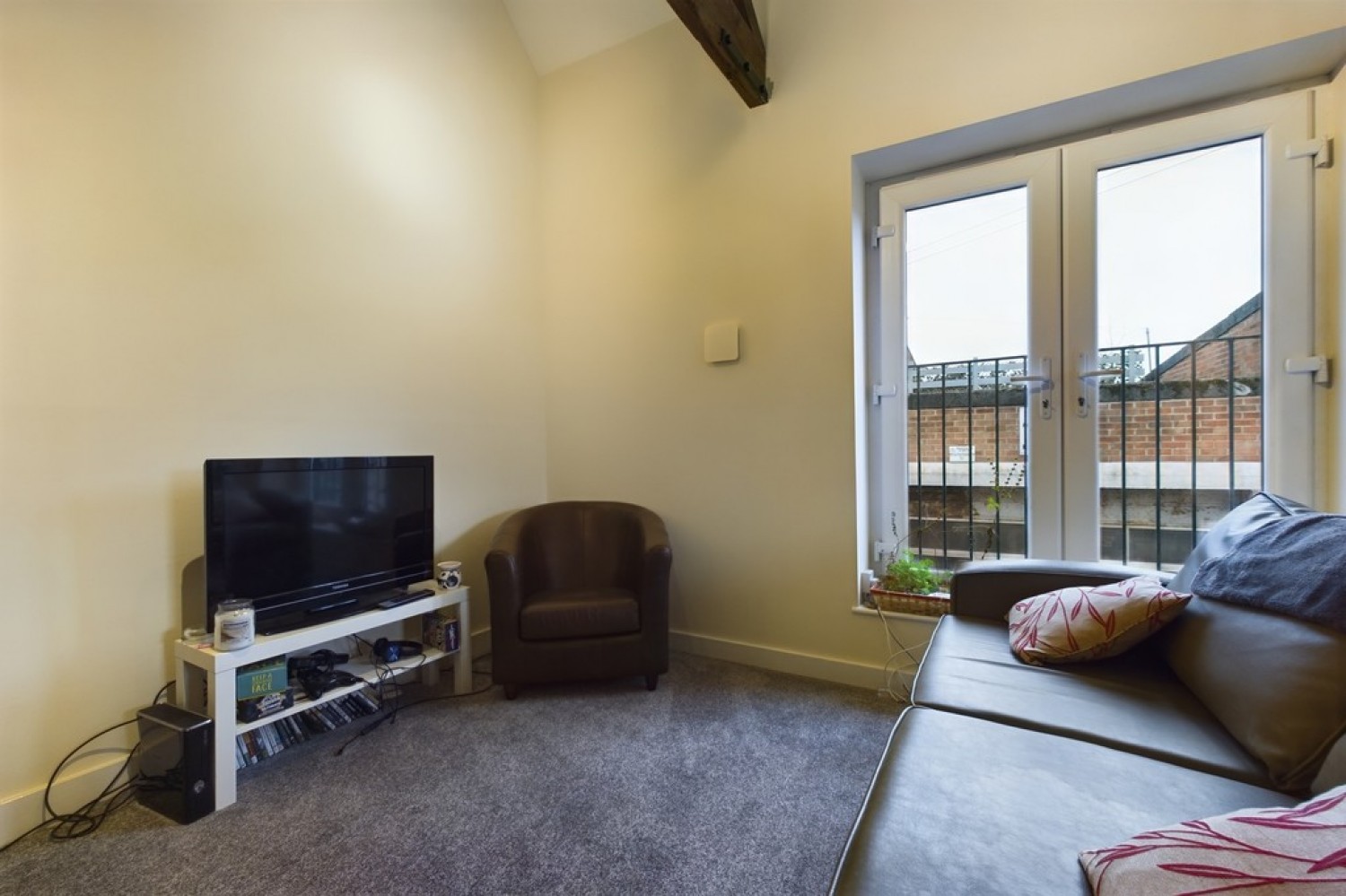 1 bedroom Flat for Letting Park Road, Cheriton