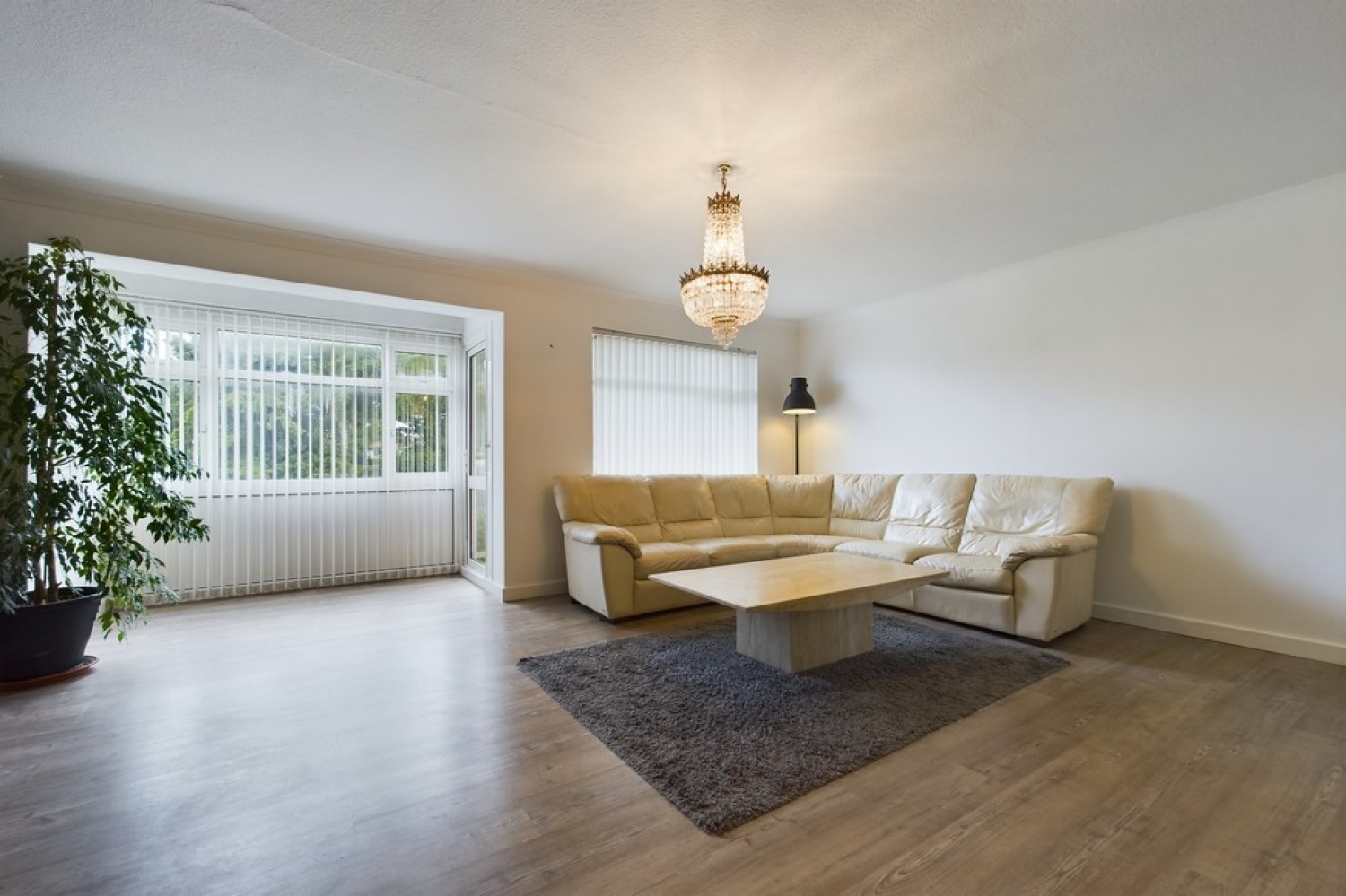 2 bedroom Flat in Dixwell Road, Folkestone