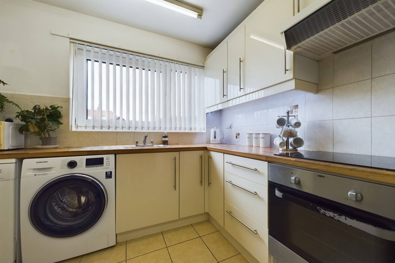 2 bedroom Flat in Dixwell Road, Folkestone